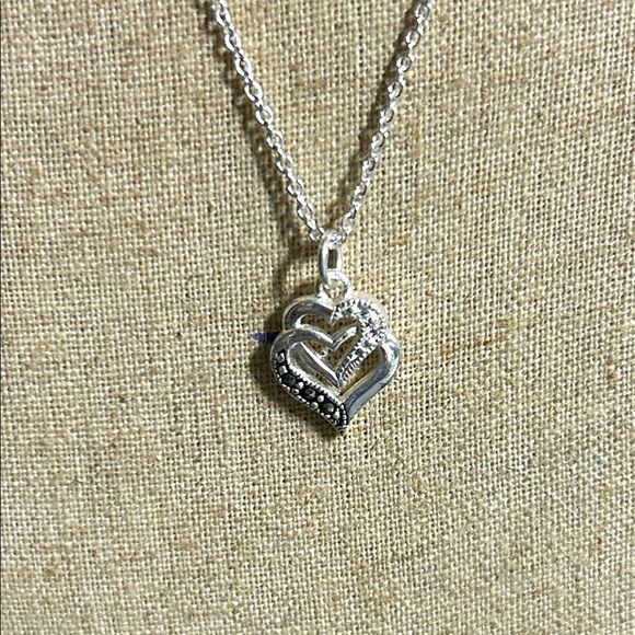 Elegant Silver Heart Pendant Necklace - Picture 1 of 3